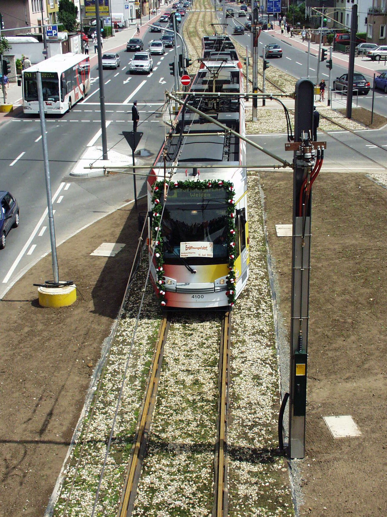 Einweihung der Linie 1 bis Weiden Schulstraße im Jahr 2002.