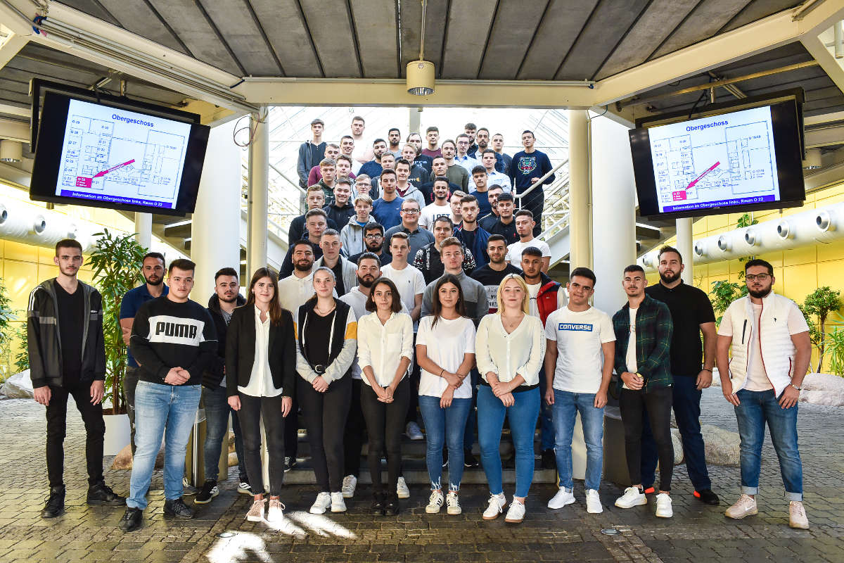 Gruppenbild-Auszubildende2019
