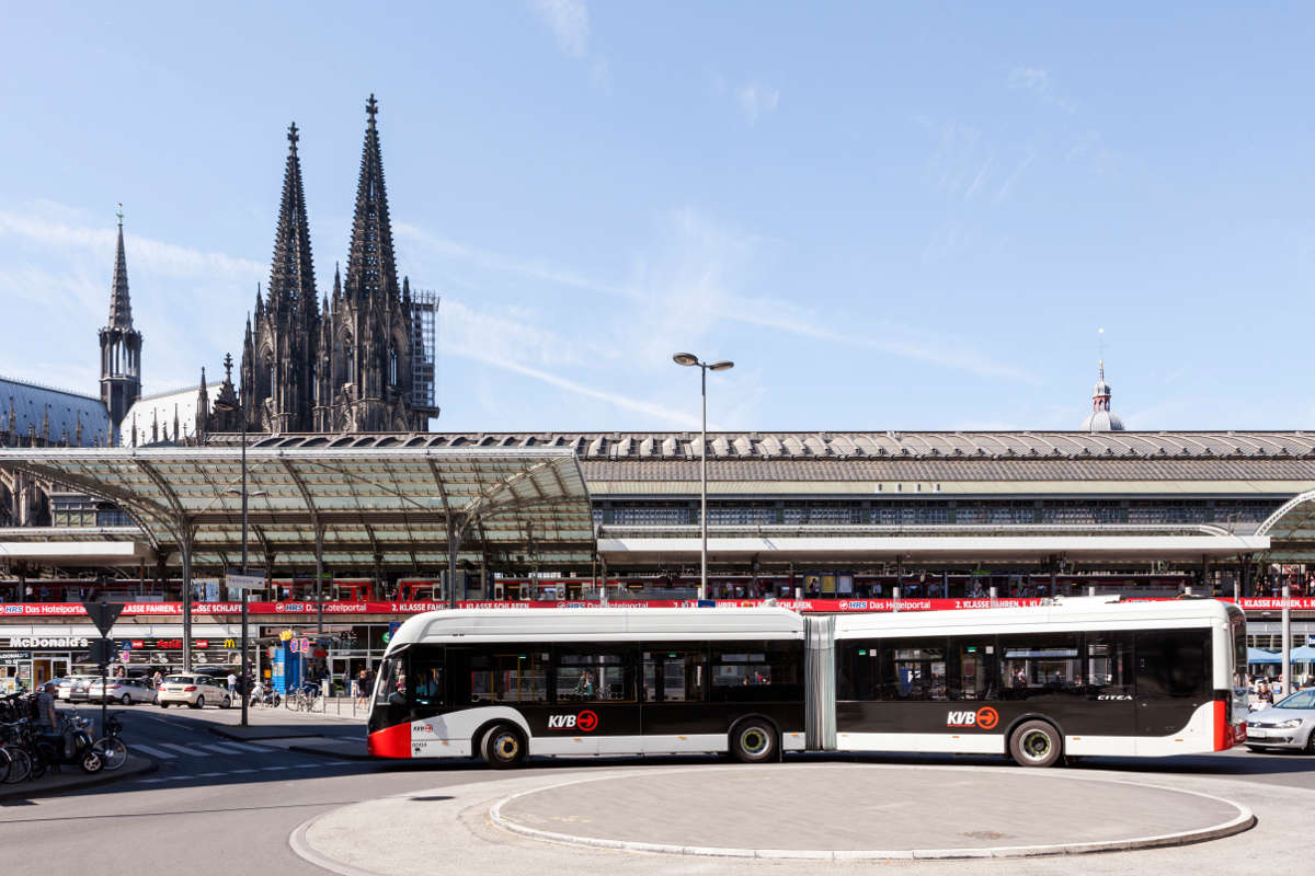 Pressebild_E_Bus_2_VOE width=