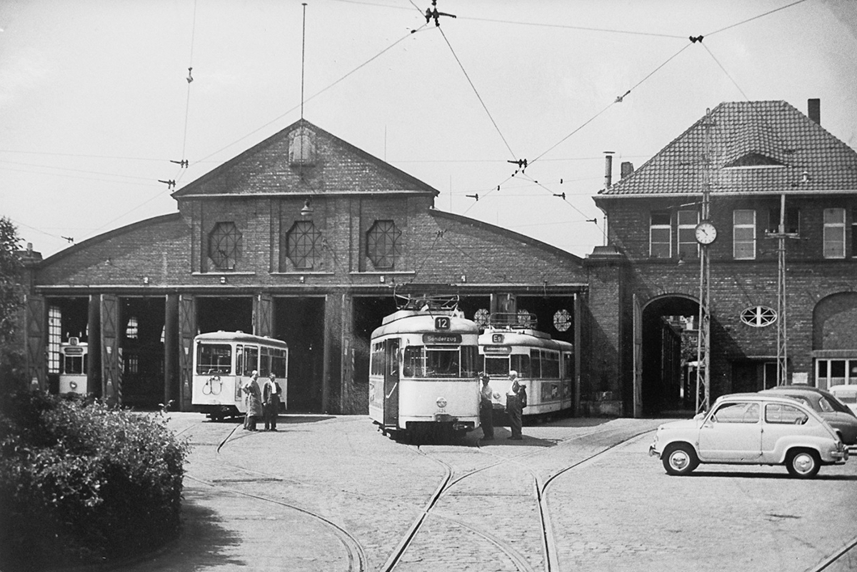 Bahnen auf dem ehemaligen Betriebshof im linksrheinischen Merheim, heute Weidenpesch