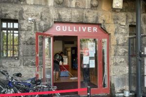 Sicht auf den Eingang von Gulliver