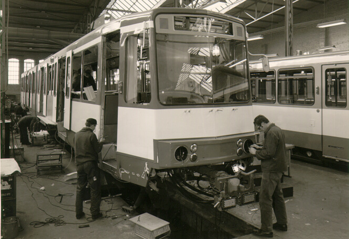 Montage des B-Wagens bei der Firma DÜWAG